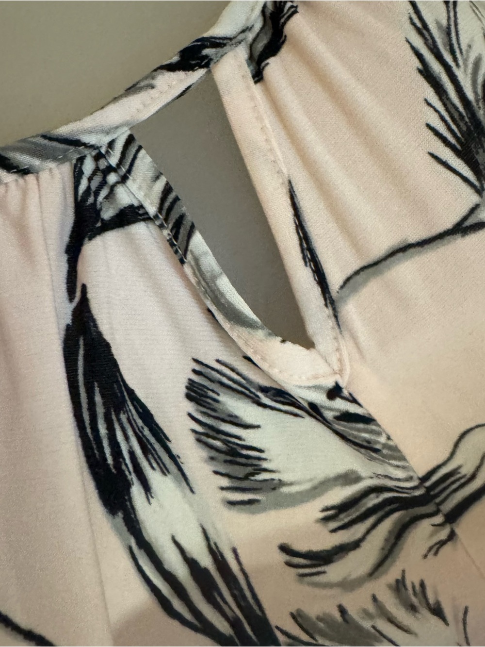Roz & Ali Blush Pink Floral Top w/Cut-out neckline detail PLUS: 2X #Y - Picture 7 of 12